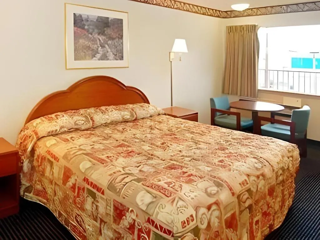 Econo Lodge Airport Норфолк 2*,