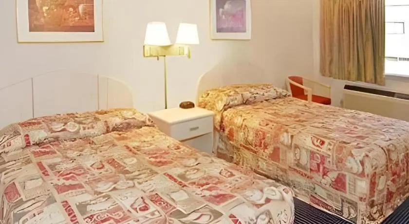 Отель Econo Lodge Airport Норфолк